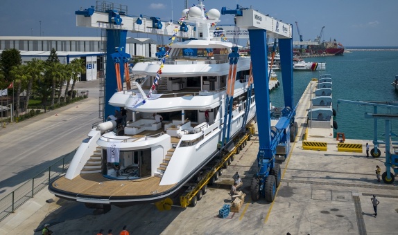 CMB Yachts, Yeni Mega Yatı Suya İndi CMB Yachts, Yeni Mega Yatı Suya İndi