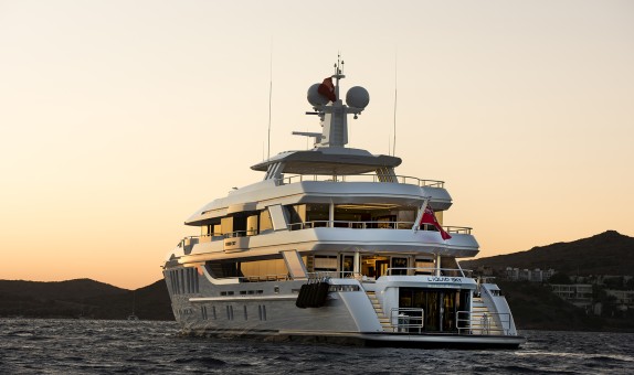CMB Yachts'tan CMB47 Serisi 'Liquid Sky' CMB Yachts'tan CMB47 Serisi 'Liquid Sky'