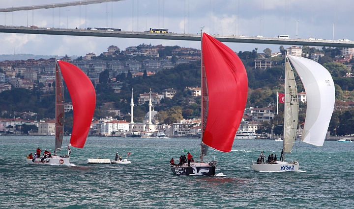 Boğaz'da Yelkenler Umuda Açılıyor