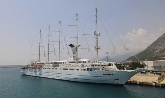Club Med 2, QTerminals Antalya'ya Demir Attı