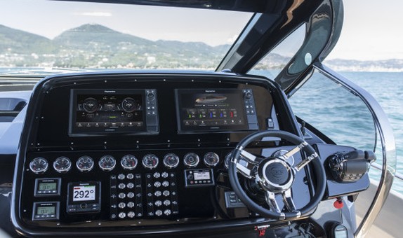 FLIR Systems Raymarine YachtSense'i Tanıtıyor