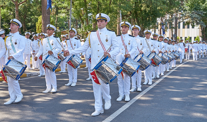 İTÜ Denizcilik Fakültesi'nde Mezuniyet Heyecanı İTÜ Denizcilik Fakültesi'nde Mezuniyet Heyecanı