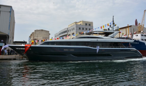 Mengi Yay, SEA STAR'ı Denize İndirdi Mengi Yay, SEA STAR'ı Denize İndirdi