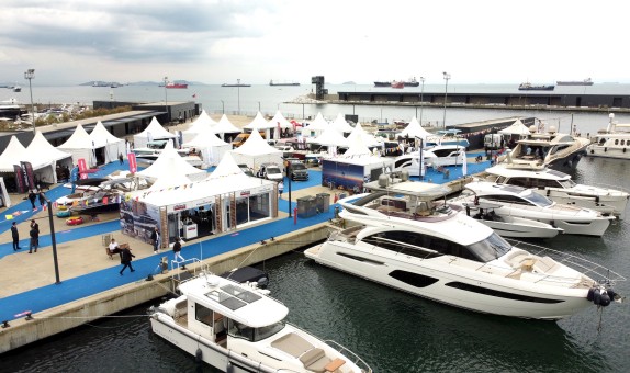 Milyonluk Deniz Araçları Ataköy'de Şov Yaptı Milyonluk Deniz Araçları Ataköy'de Şov Yaptı