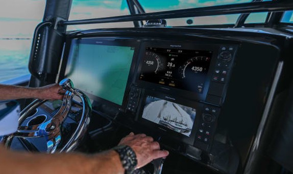 Raymarine Axiom için Mercury VesselView