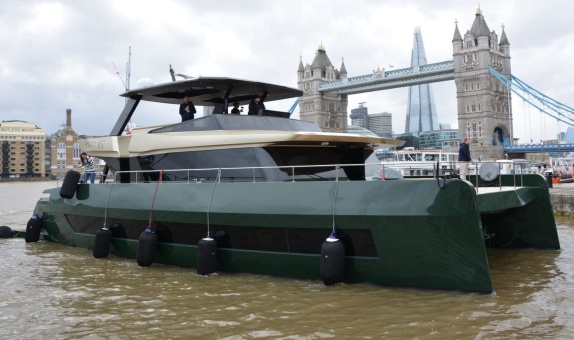 S6 Marine, New Moon 60 Power Katamaran'a Londra Ev Sahipliği Yapıyor