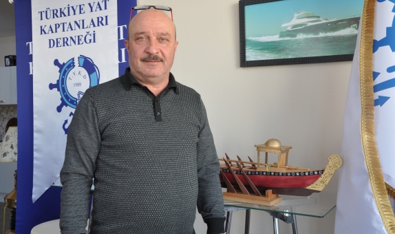 İstanbul Yat Kaptanları Derneği Başkanı Cengiz Öksüz: 'Tekne Sahipleri Kaptanlarını Bizden Alsın' İstanbul Yat Kaptanları Derneği Başkanı Cengiz Öksüz: 'Tekne Sahipleri Kaptanlarını Bizden Alsın'
