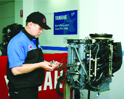 Yamaha Teknik Akademisi servislerine sıkı eğitim veriyor Yamaha Teknik Akademisi servislerine sıkı eğitim veriyor